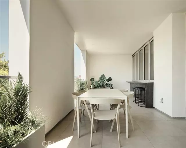 838 N Kings RD 204, West Hollywood, CA 90069
