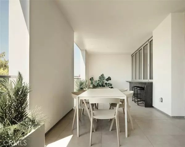 838 N Kings RD 204, West Hollywood, CA 90069