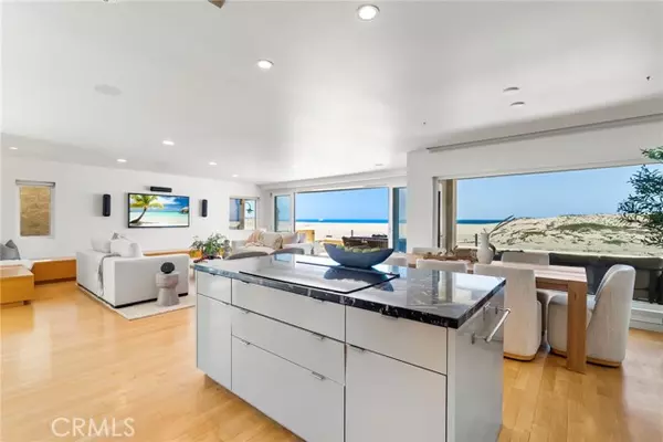 Newport Beach, CA 92661,1554 E Oceanfront