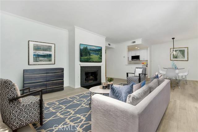 North Hollywood, CA 91602,10861 Moorpark ST 203