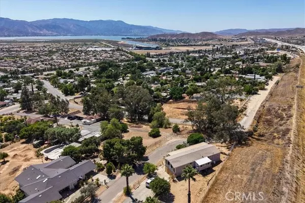 Lake Elsinore, CA 92530,32480 Mesa DR