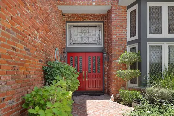 Woodland Hills, CA 91367,6137 Paseo La VIS