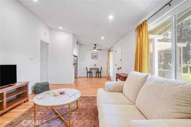 19118 Avenue Of The Oaks B, Newhall, CA 91321