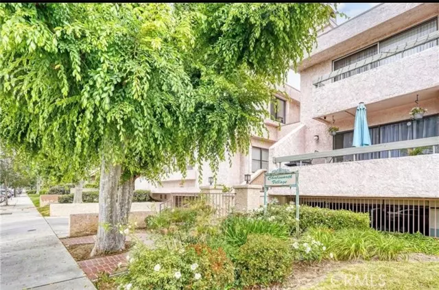 9906 Owensmouth AVE 13, Chatsworth, CA 91311