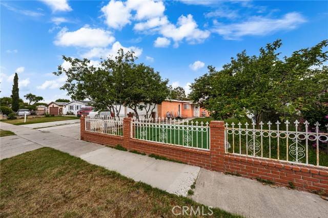 Santa Ana, CA 92703,526 Nottingham AVE