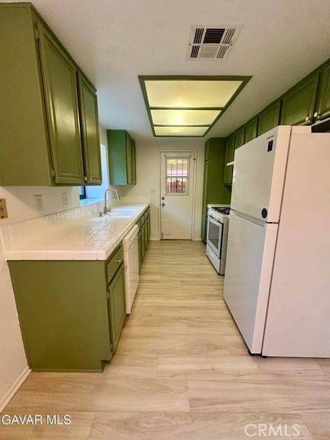 Lancaster, CA 93536,2815 College Park DR