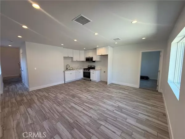 Van Nuys, CA 91406,6512 Gloria AVE