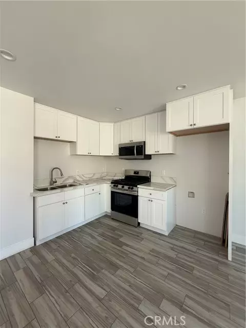 Van Nuys, CA 91406,6512 Gloria AVE