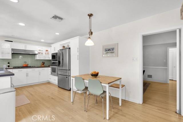 Los Angeles, CA 90068,2527 Canyon DR