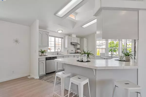 Milpitas, CA 95035,120 Dixon Landing Road 45