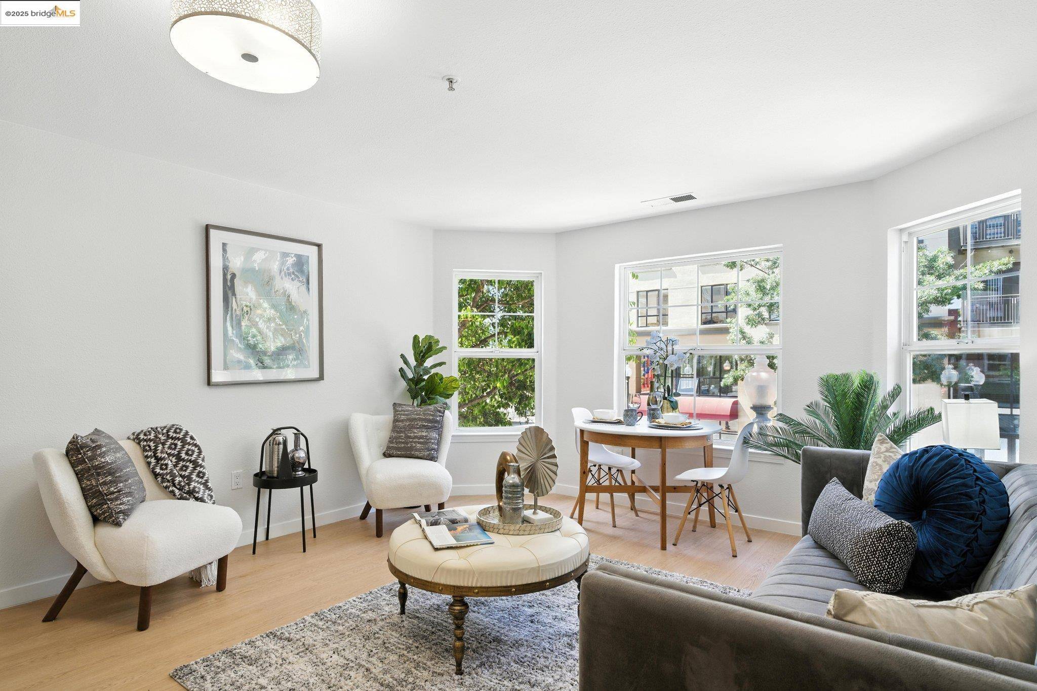 Oakland, CA 94607,555 10th Street 201