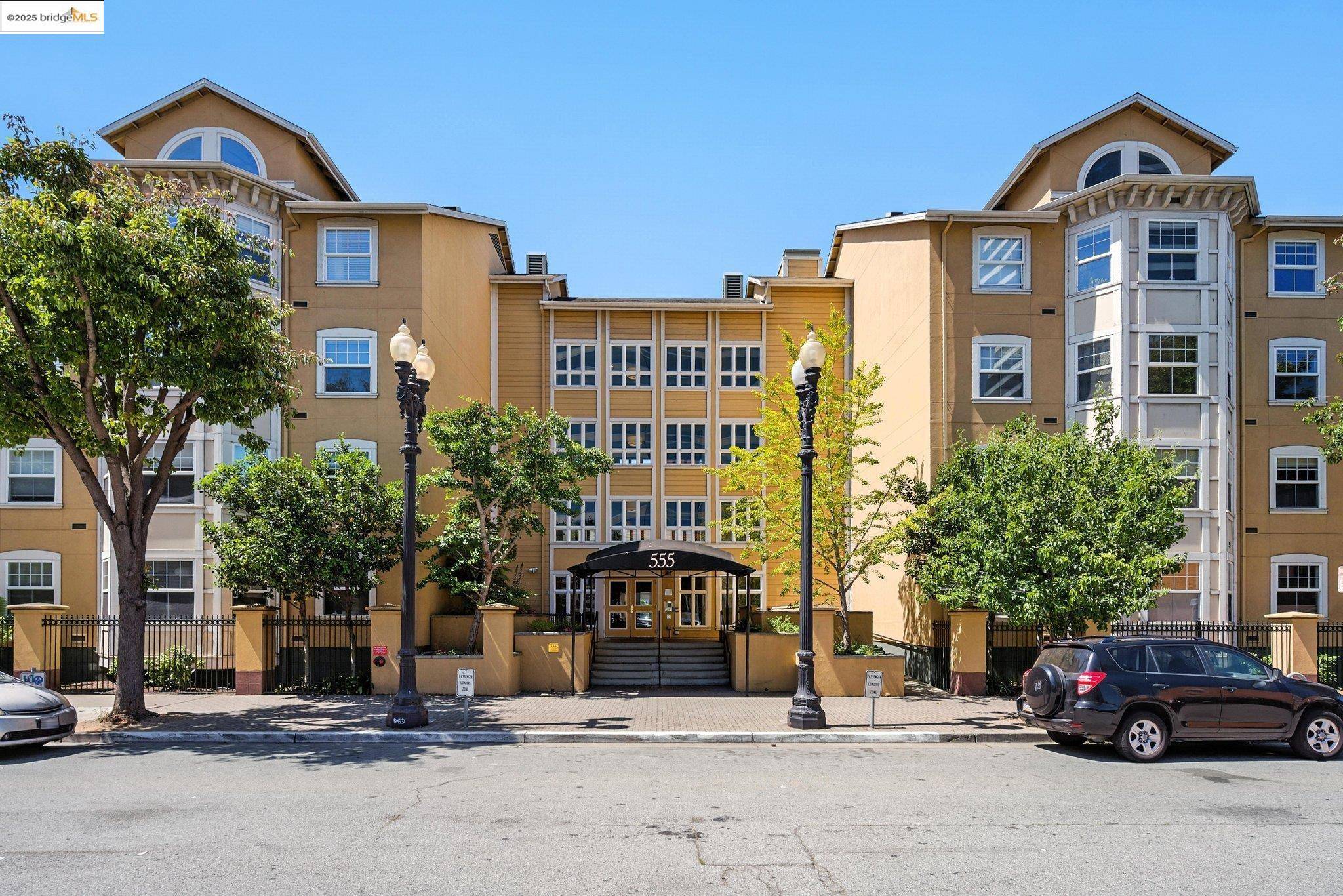 555 10th Street 201, Oakland, CA 94607