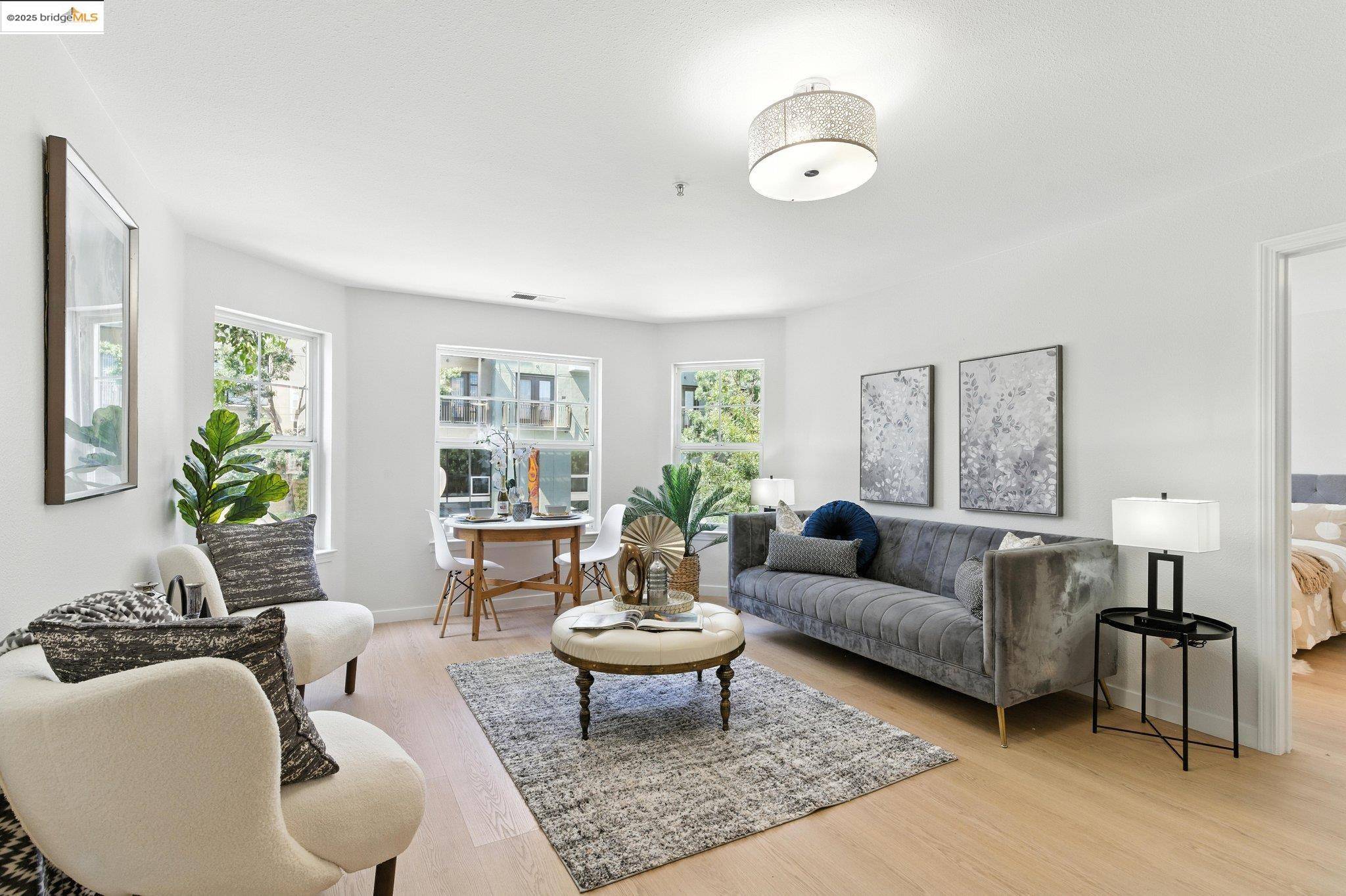 Oakland, CA 94607,555 10th Street 201
