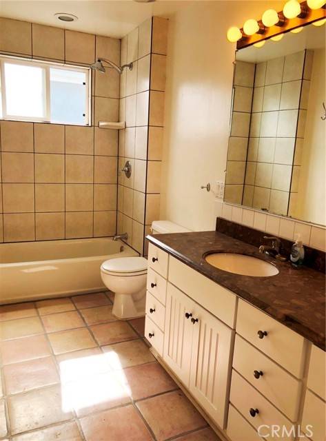 Corona Del Mar, CA 92625,517 .5 Marguerite Ave