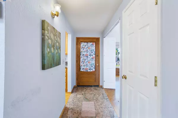 Fremont, CA 94555,3158 Warwick Rd
