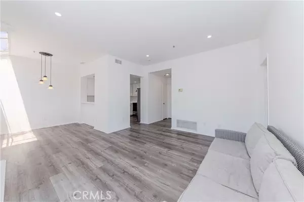 Huntington Beach, CA 92647,17722 Sergio CIR CI203