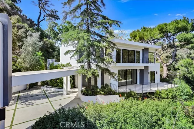 Los Angeles, CA 90046,2341 Zorada CT