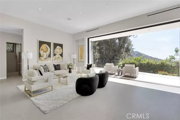 Los Angeles, CA 90046,2341 Zorada CT