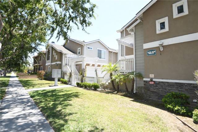 Los Alamitos, CA 90720,4056 Green AVE