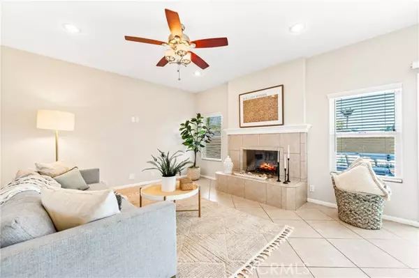 Huntington Beach, CA 92648,18202 Foss LN