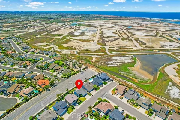 Huntington Beach, CA 92648,18202 Foss LN