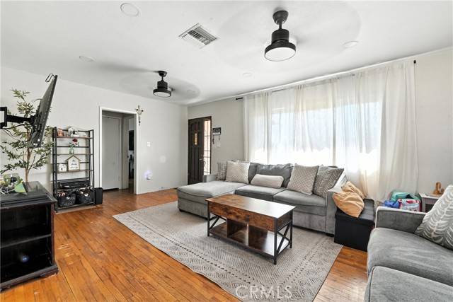Fontana, CA 92335,9562 Locust AVE