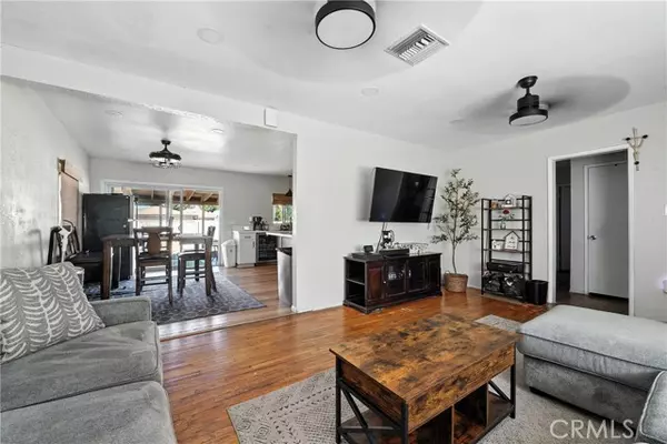 Fontana, CA 92335,9562 Locust AVE