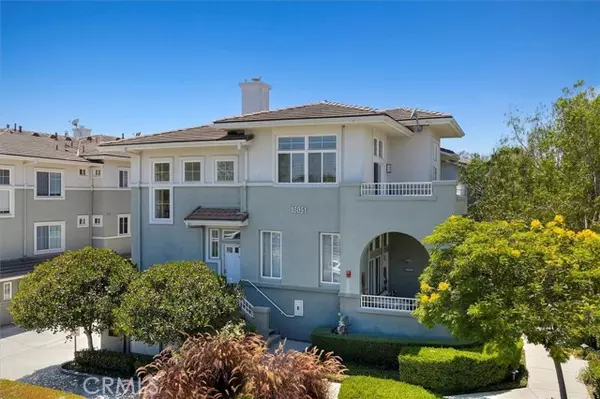 18051 Joyful LN 201, Huntington Beach, CA 92648