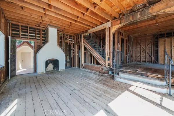 Los Angeles, CA 90068,6245 Scenic AVE