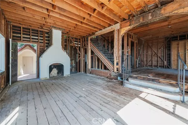 Los Angeles, CA 90068,6245 Scenic AVE