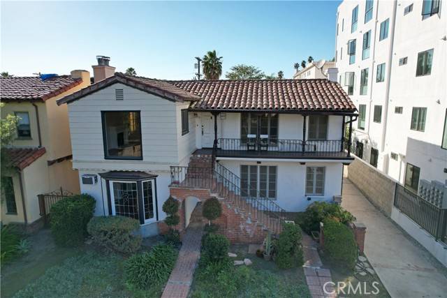 915 S Le Doux Rd, Los Angeles, CA 90035