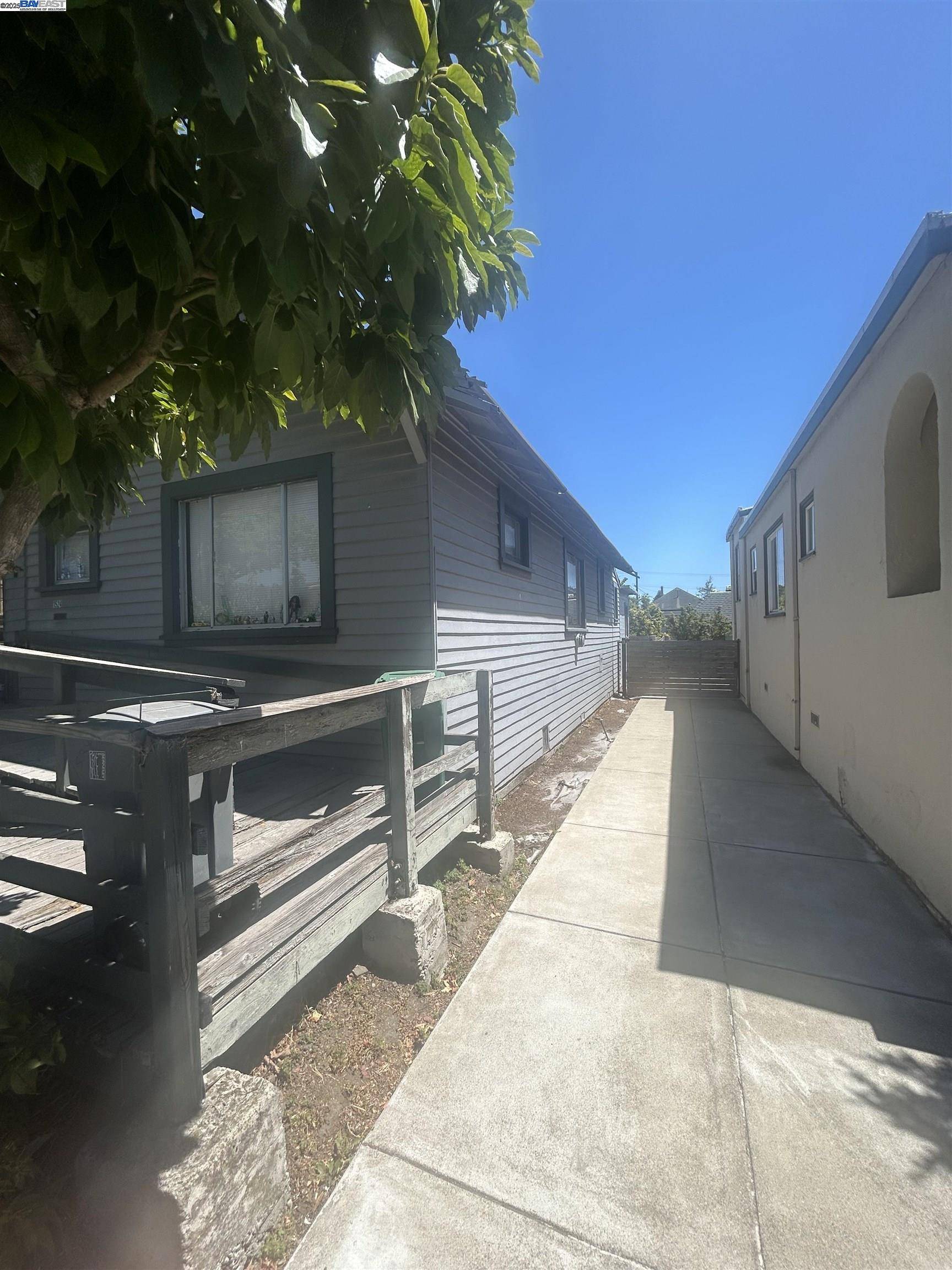 Berkeley, CA 94703,1524 Alcatraz Ave