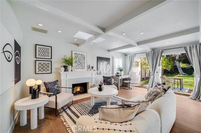 Laguna Beach, CA 92651,360 Diamond ST