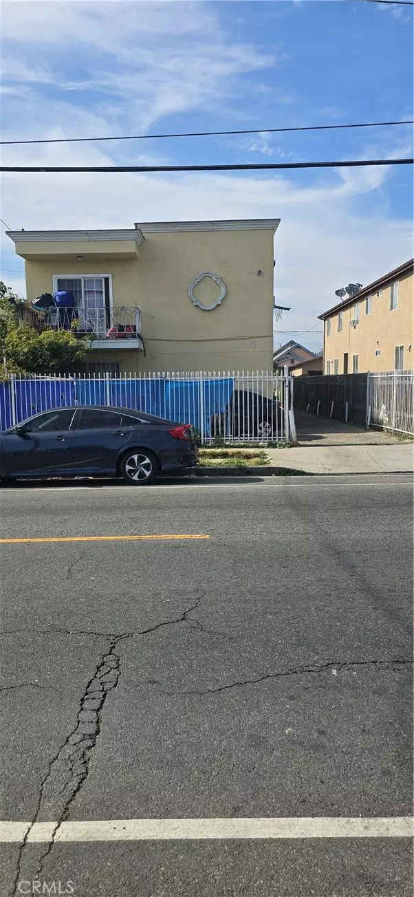 Los Angeles, CA 90037,717 W 54th ST