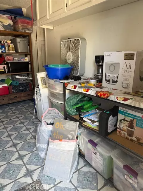 Los Angeles, CA 90011,917 E 42nd ST