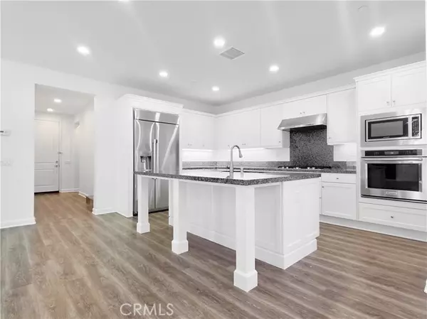 Huntington Beach, CA 92646,19402 Snowdon LN