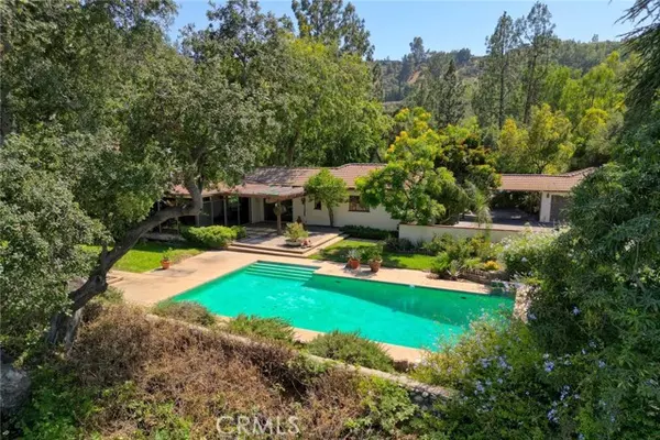 1075 Pine Oak LN, Pasadena, CA 91105