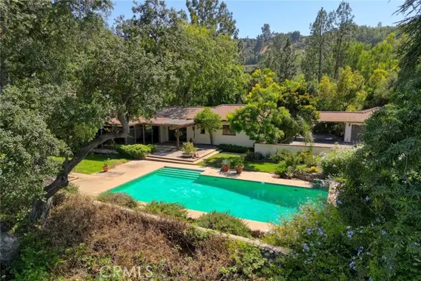 1075 Pine Oak LN, Pasadena, CA 91105