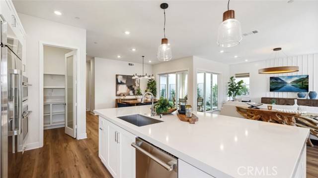 Irvine, CA 92618,504 Sonia