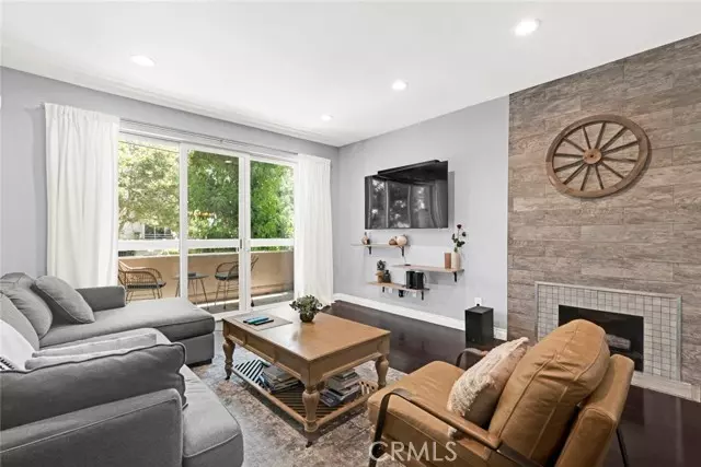 11225 Peach Grove ST 102, North Hollywood, CA 91601