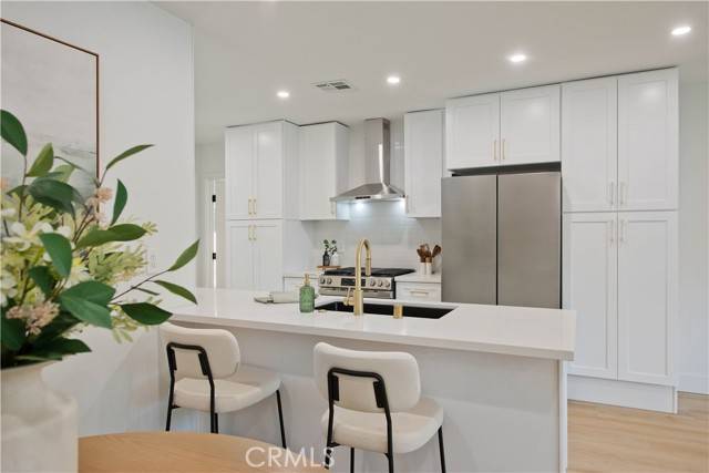 Lake Balboa, CA 91406,17007 Bassett ST