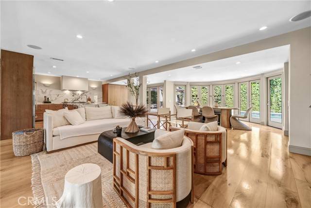 4060 Harclare LN, Encino, CA 91436