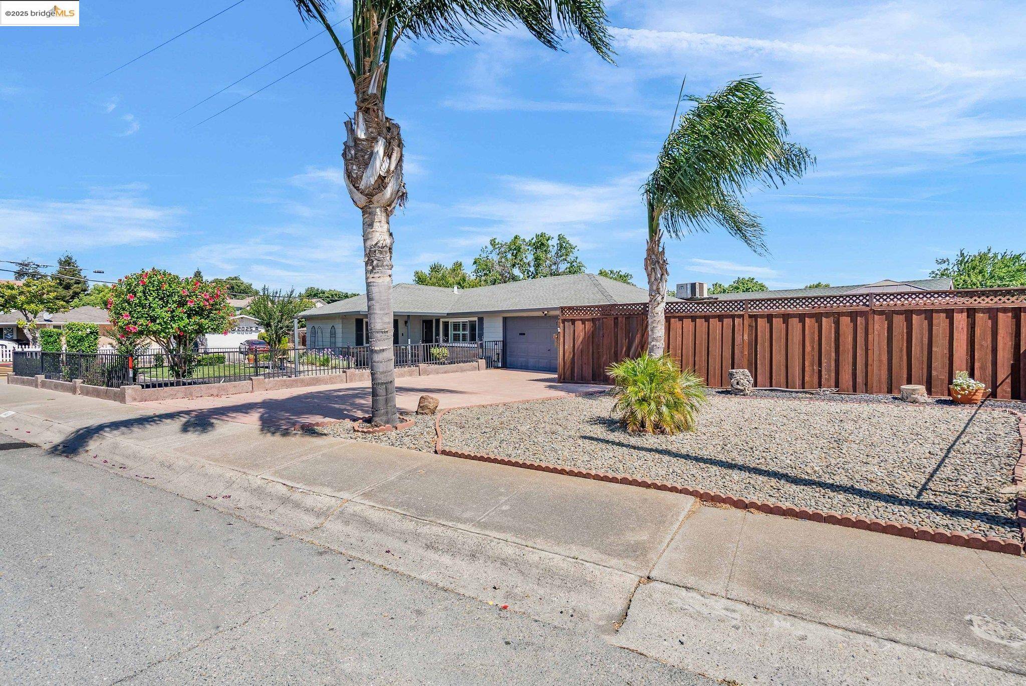 860 W. 17th St., Pittsburg, CA 94565-3715