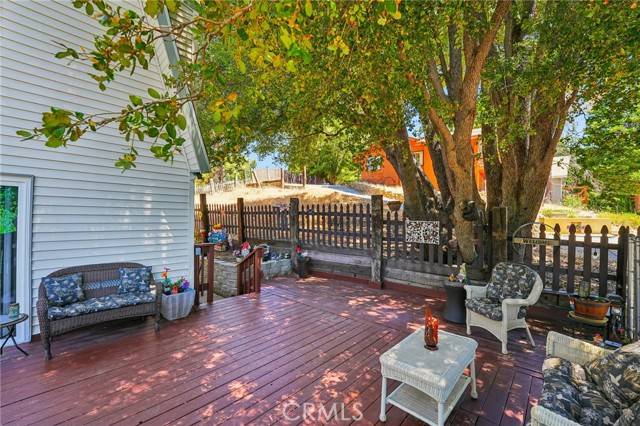 Crestline, CA 92325,463 Delle DR