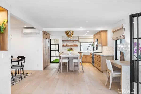 Newport Beach, CA 92663,1817 W Bay AVE A