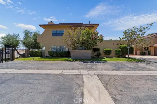 42821 15th ST 4, Lancaster, CA 93534