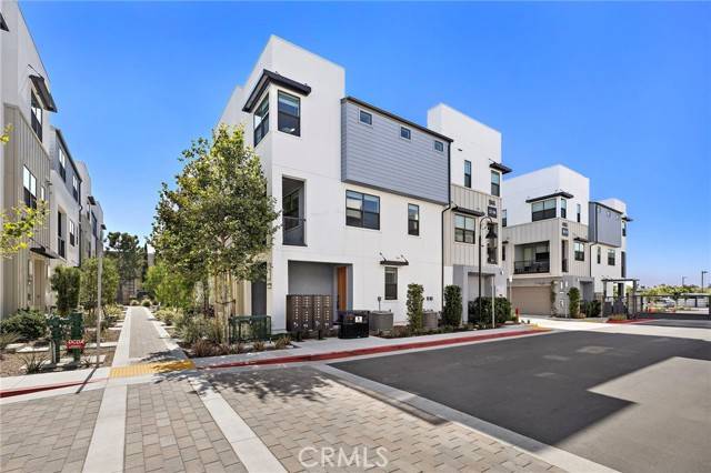 Ontario, CA 91764,944 N Divino Privado 57