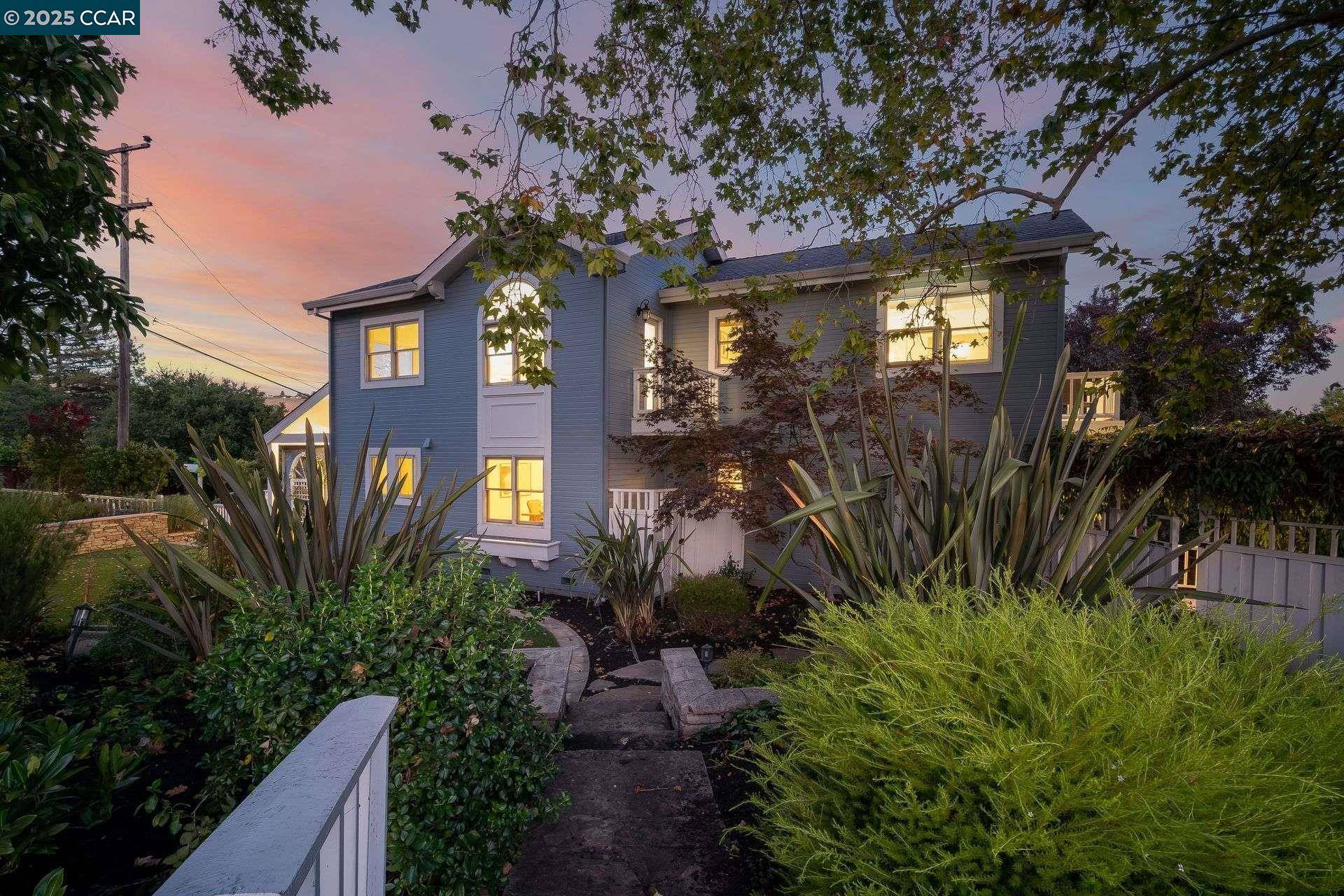 33 Altamount DR, Orinda, CA 94563