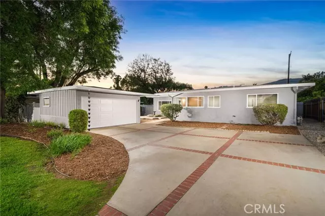 817 W Hollyvale ST, Glendora, CA 91740