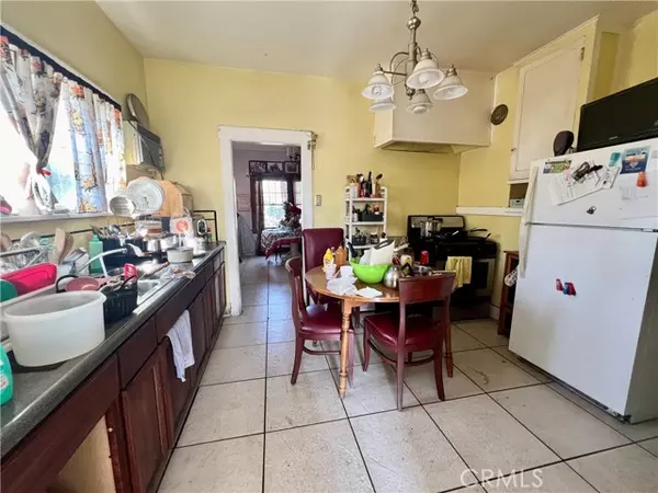 Ontario, CA 91762,729 W Holt BLD